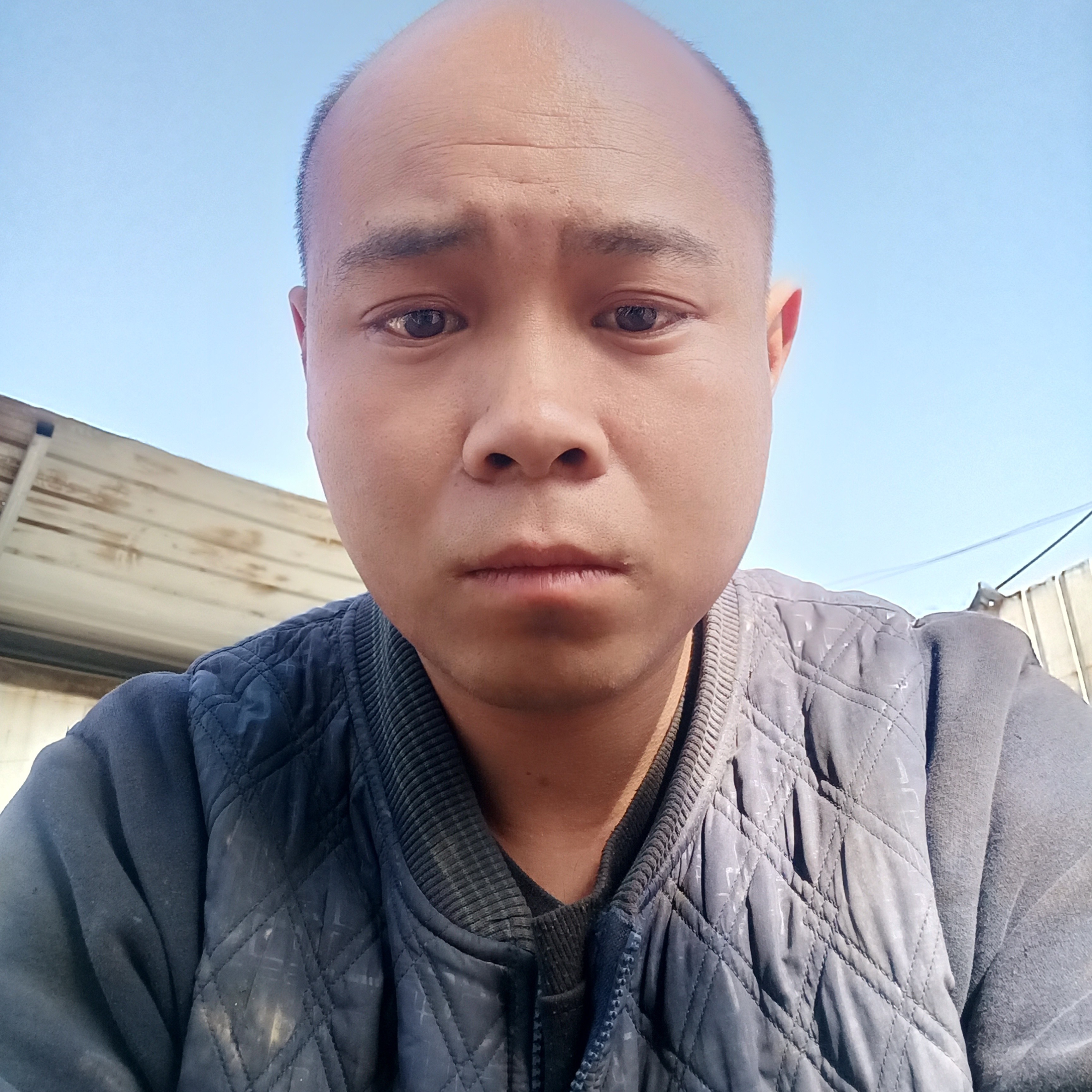 失眠等待路人的照片