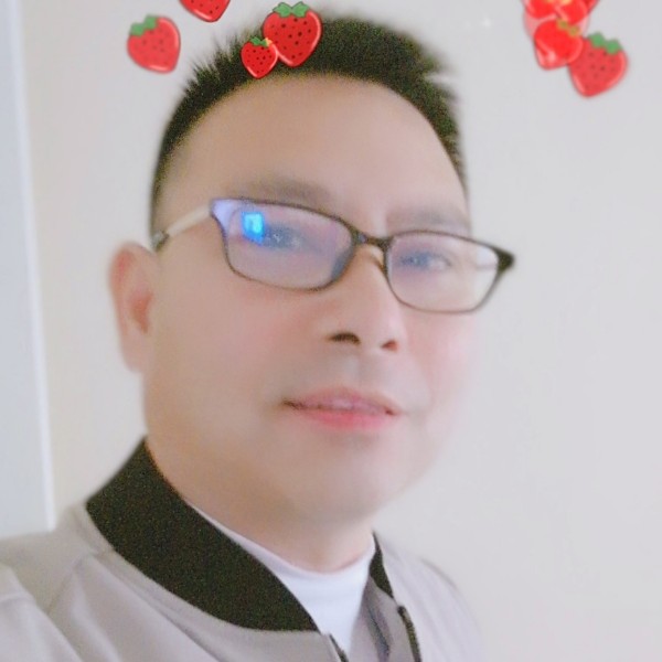 开朗巨人的照片