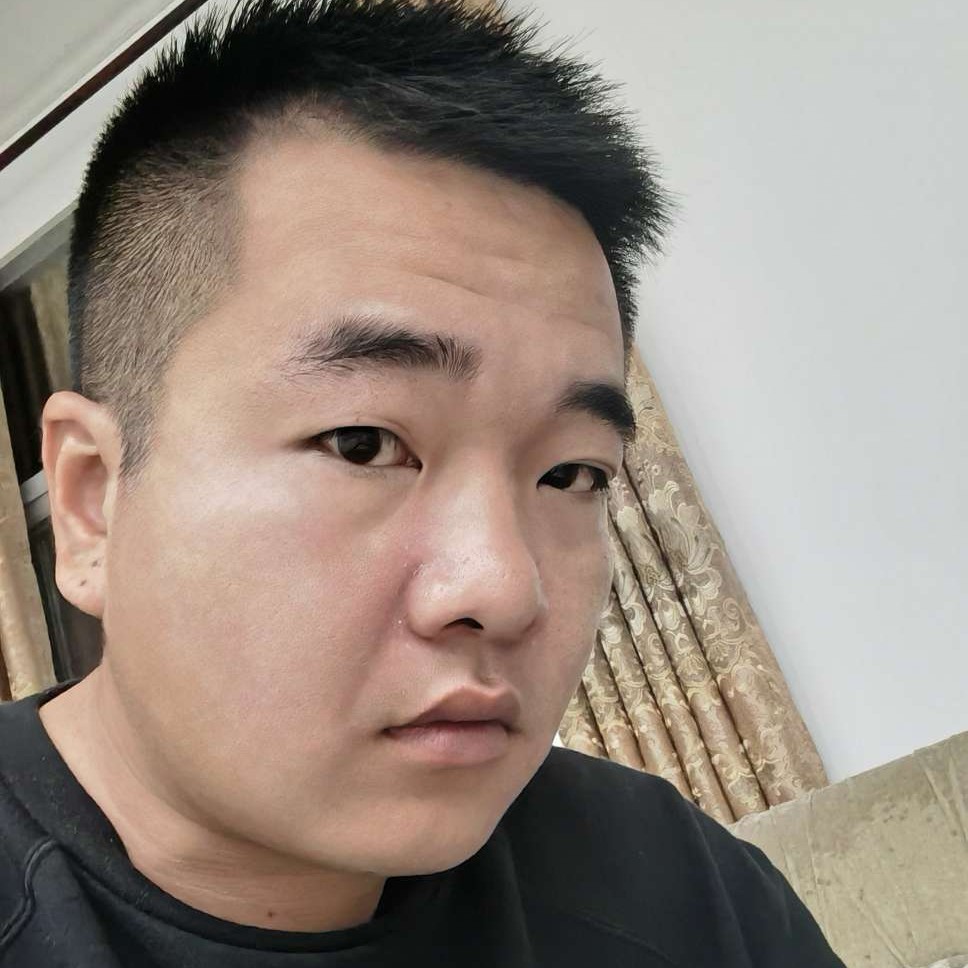标致和毛衣的照片