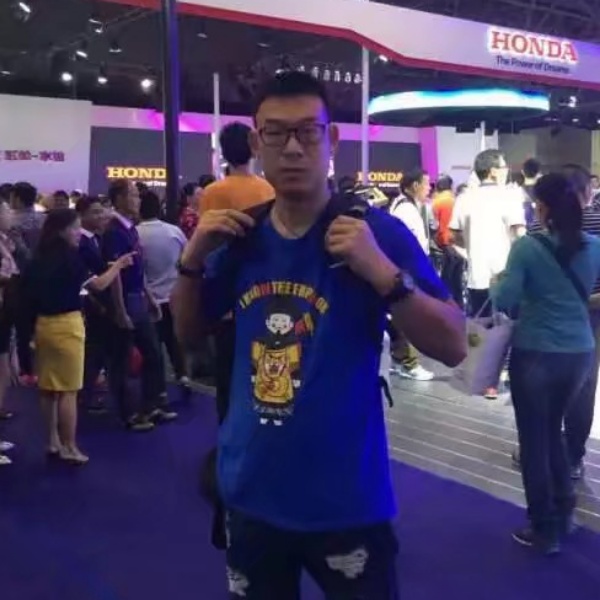 丹尼尔霍华德的照片