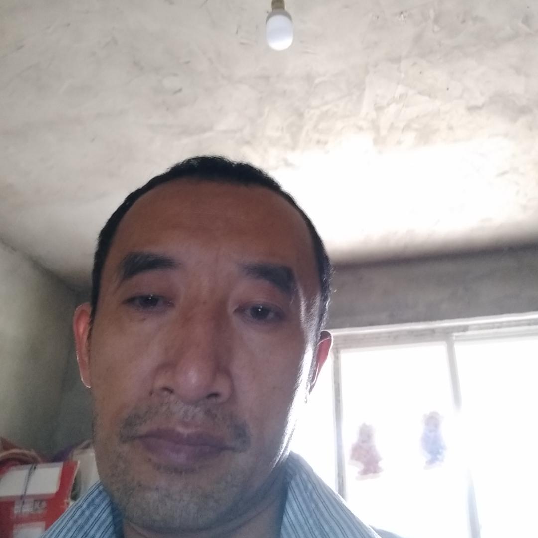 结实蹙眉清曲的照片