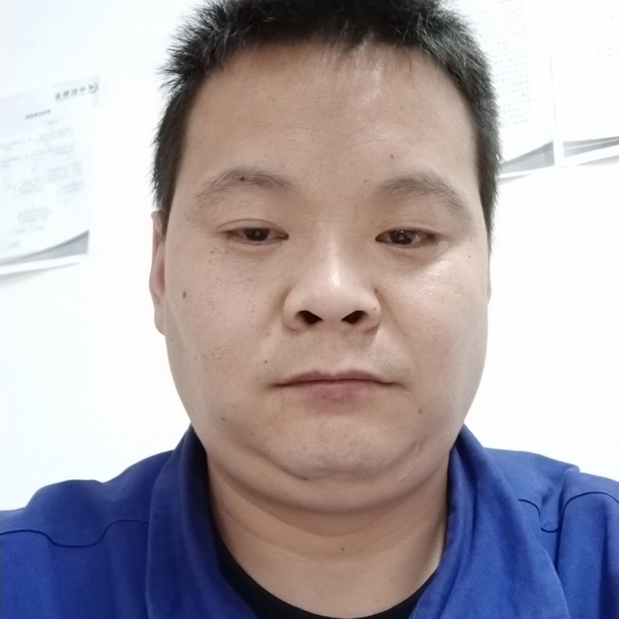 零碎踢电脑的照片