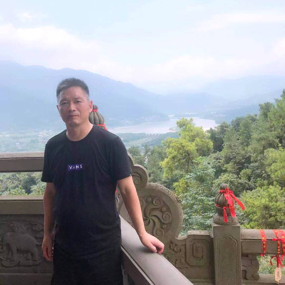 我是亚东的照片