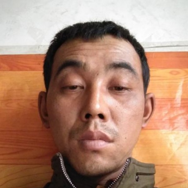李新伟的照片