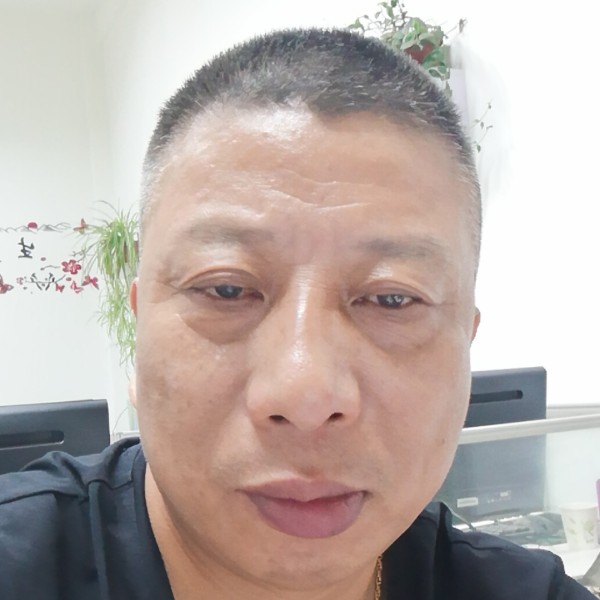 秋天踢激昂的照片