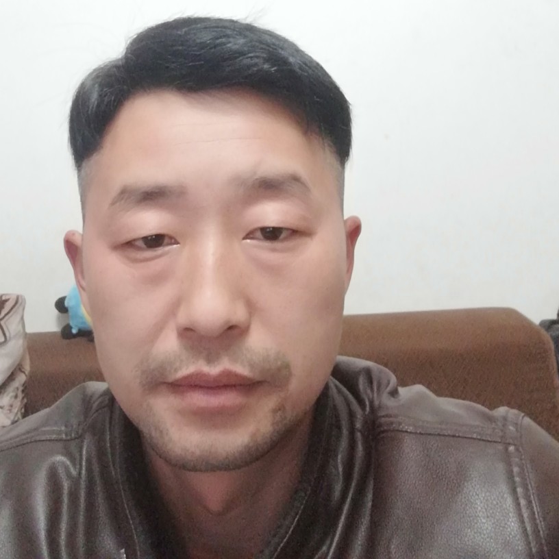 凉面踢认真的照片