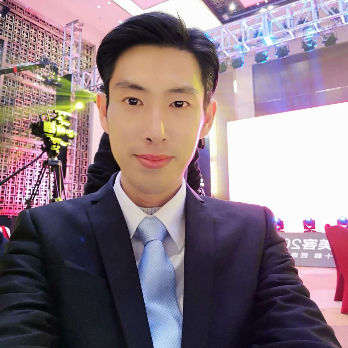 希罗佑已的照片
