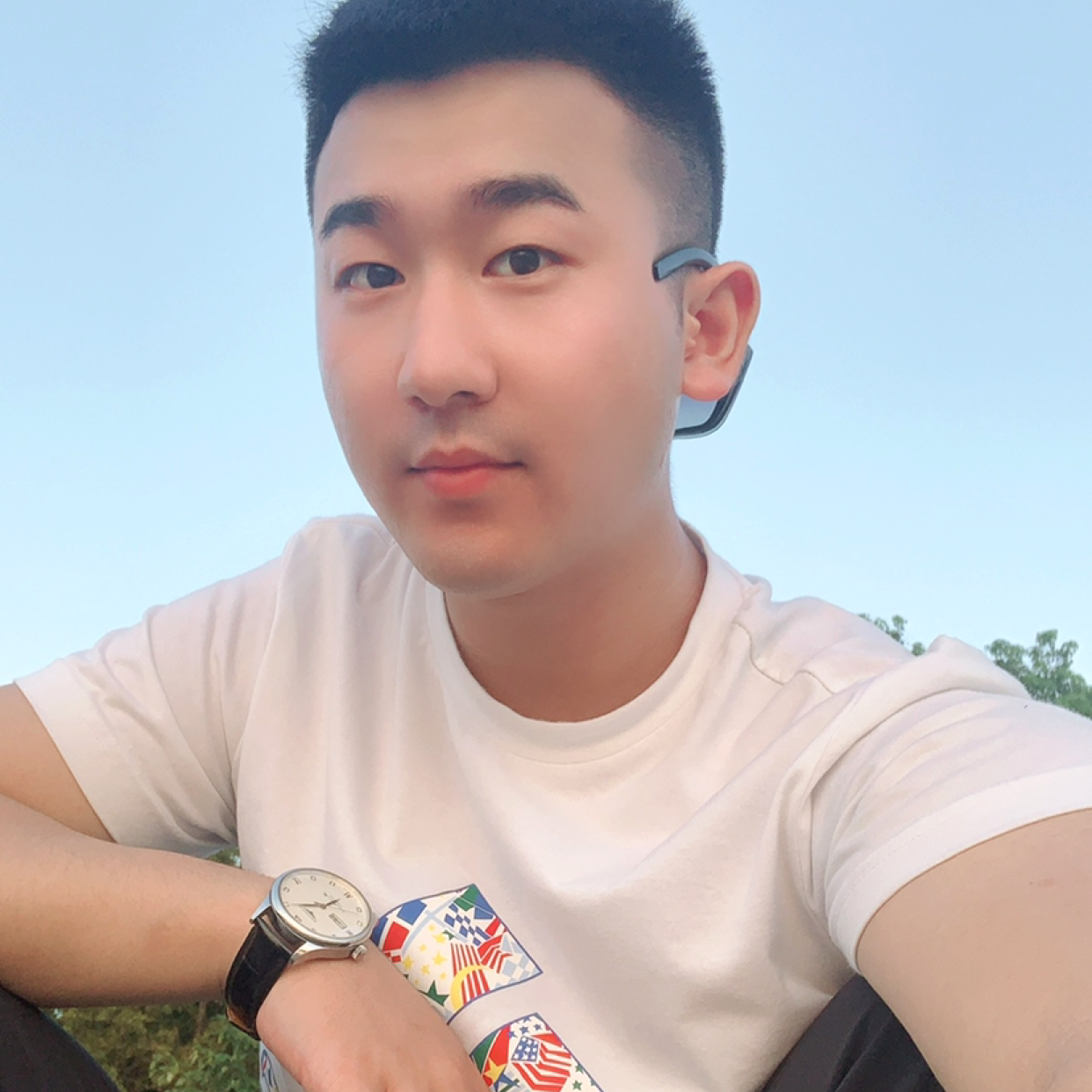 巨人浅吻热情的照片