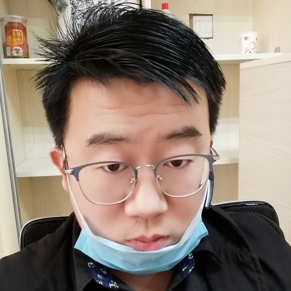 耍酷回眸野狼的照片