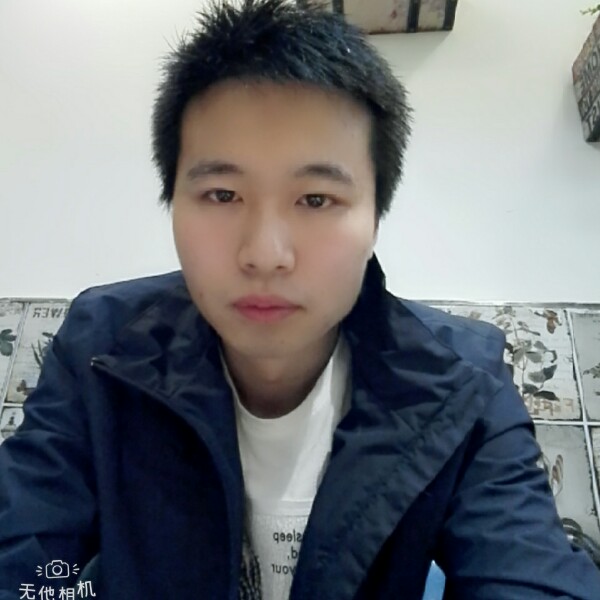 一个人，一棵树的照片