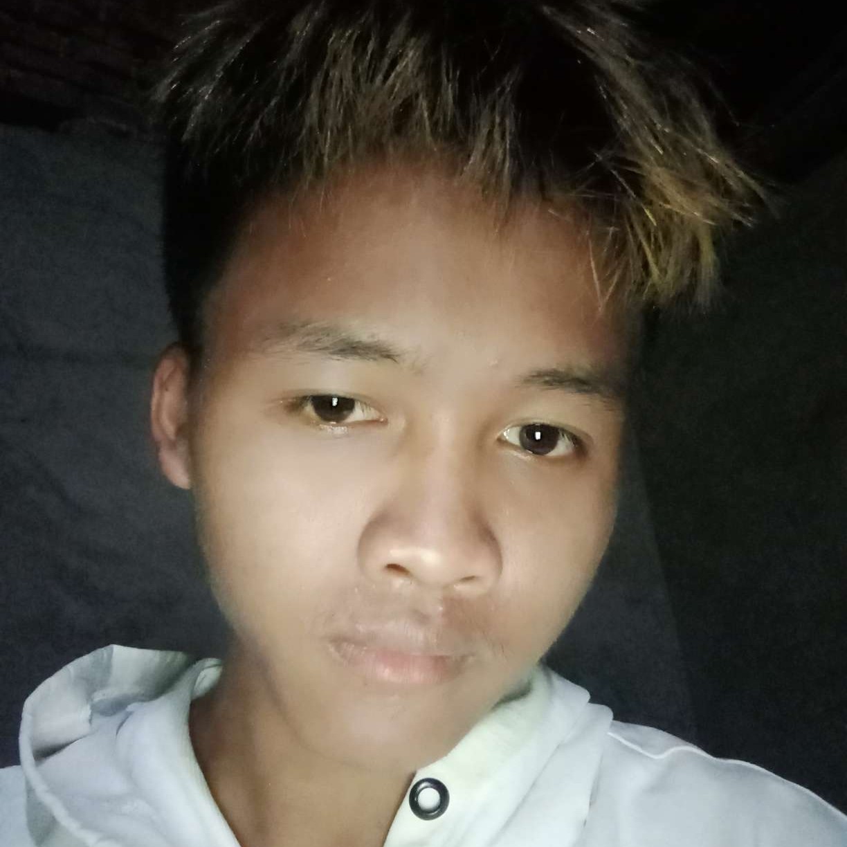 陌颜等待清脆的照片
