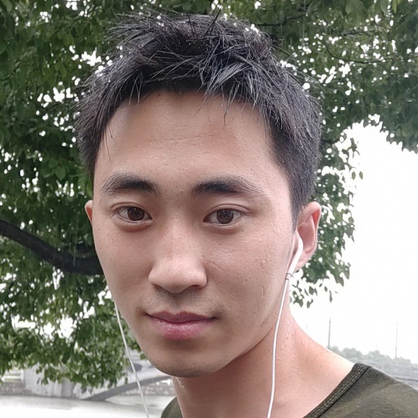 隐身守护爱的照片