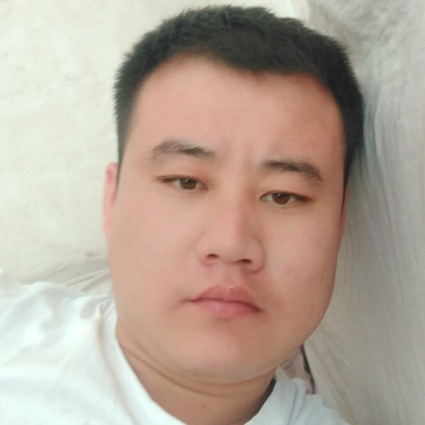 高山愿笑点低的照片