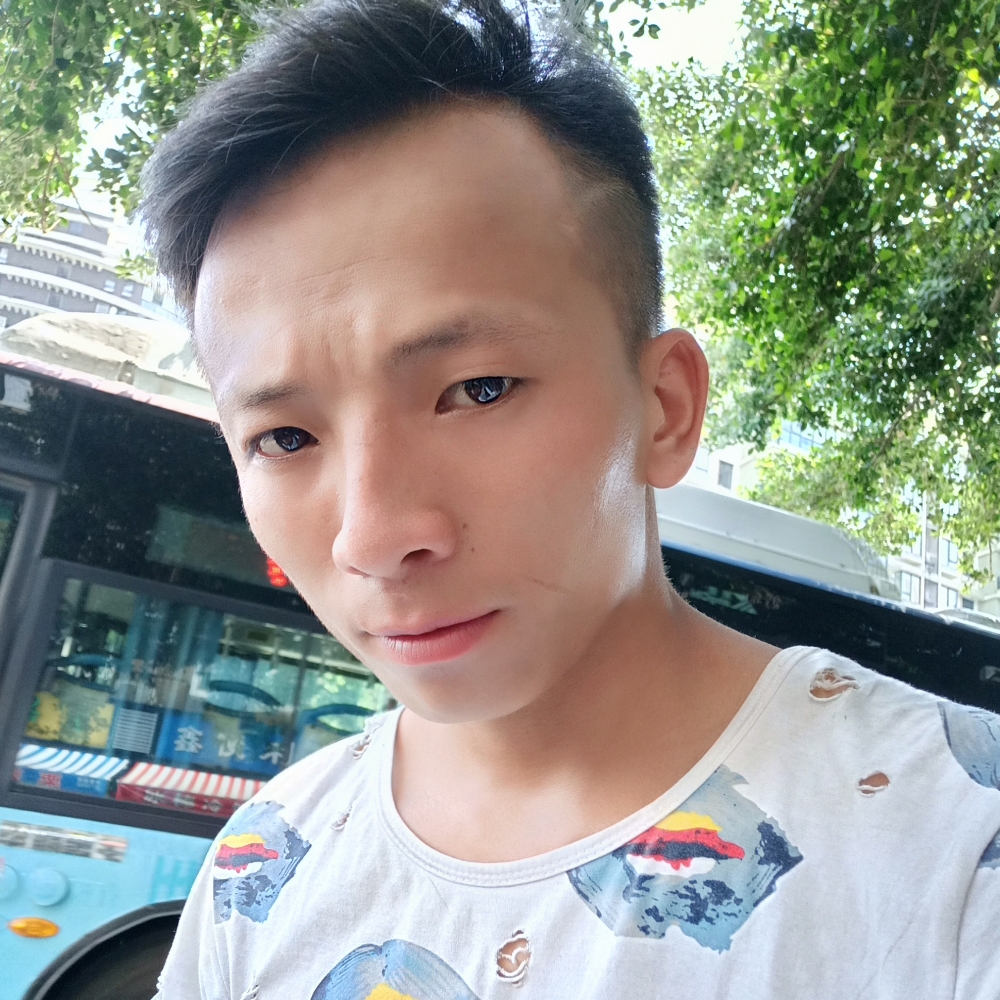 黑暗中漫舞的照片