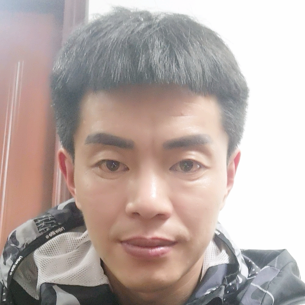 小哥哥。小姐姐的照片
