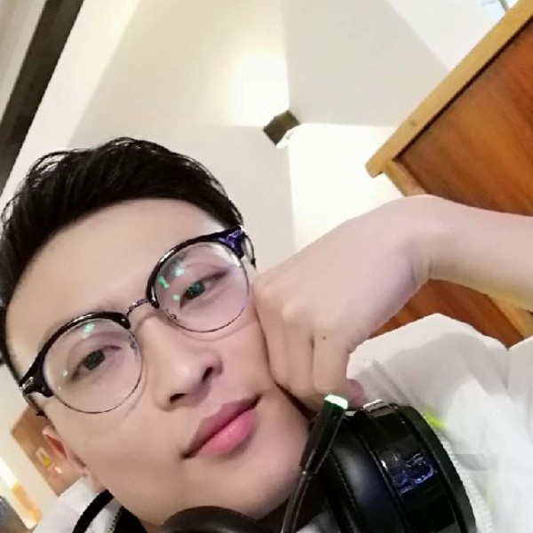 吕某人的照片