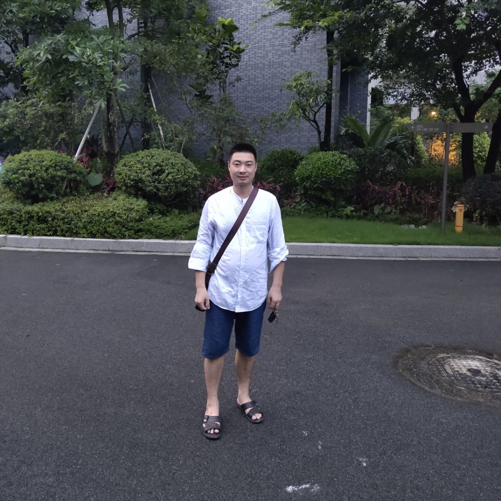 骑自行车去旅行的照片