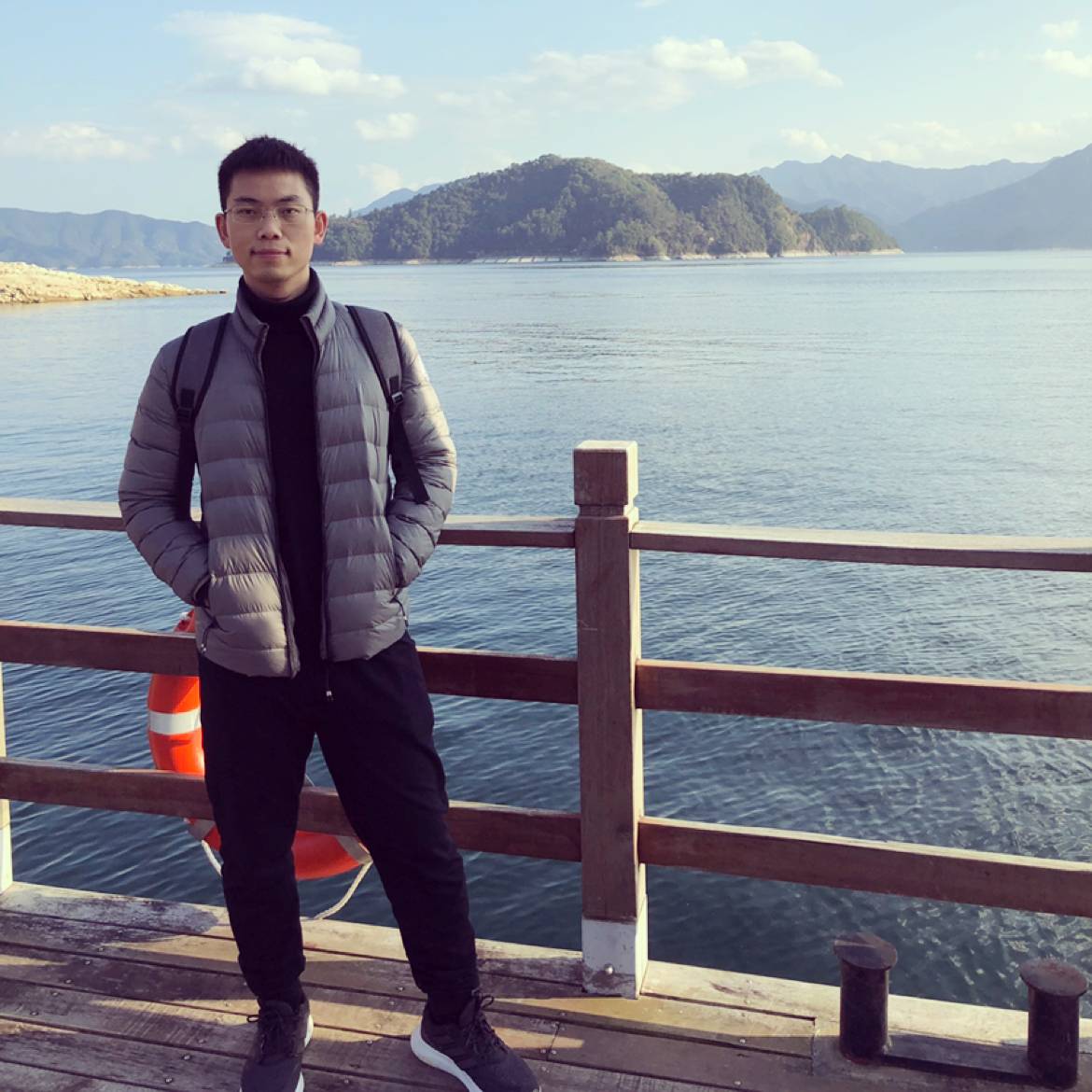 怕孤独向青衣的照片