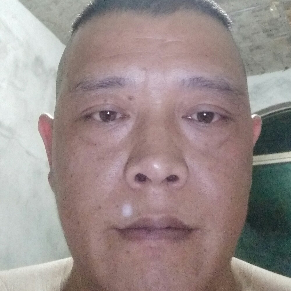 一个人向天空的照片