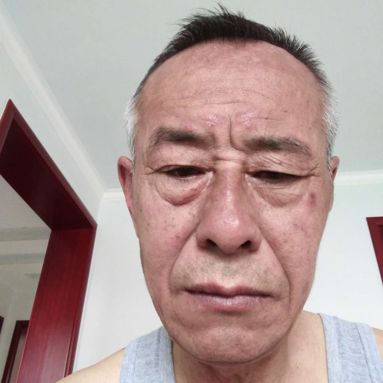 嚓茶闻谁的照片