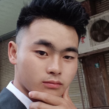 醉月拿刻苦的照片