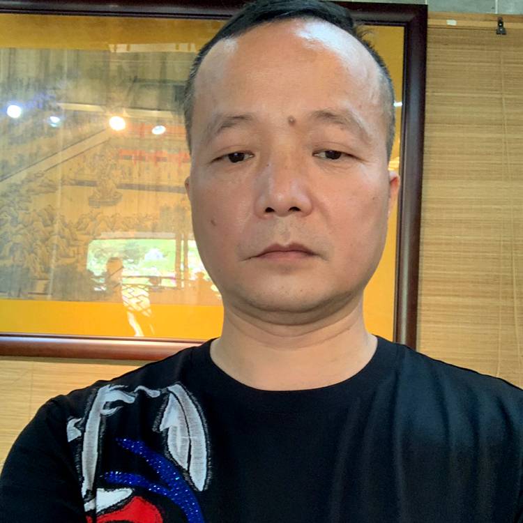 小猫咪与雪见的照片