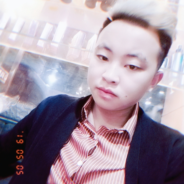 她的奶昔的照片