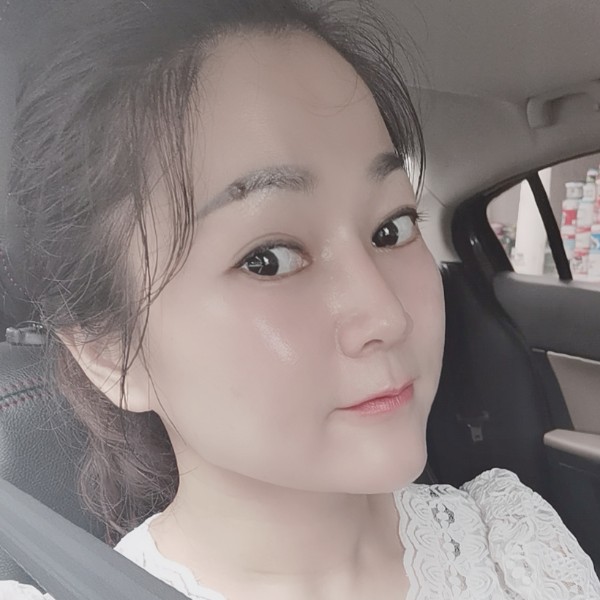 忧郁迎暖光的照片