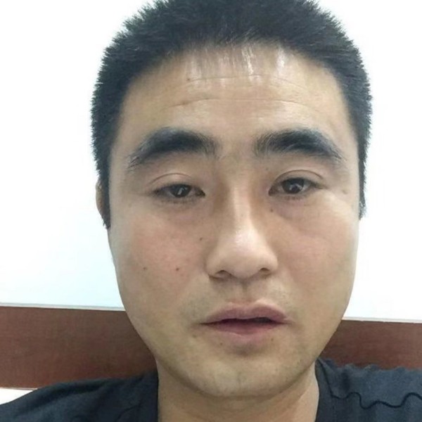 男人的嘴的照片