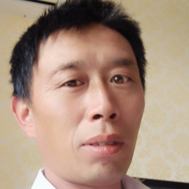 坚定向大叔的照片