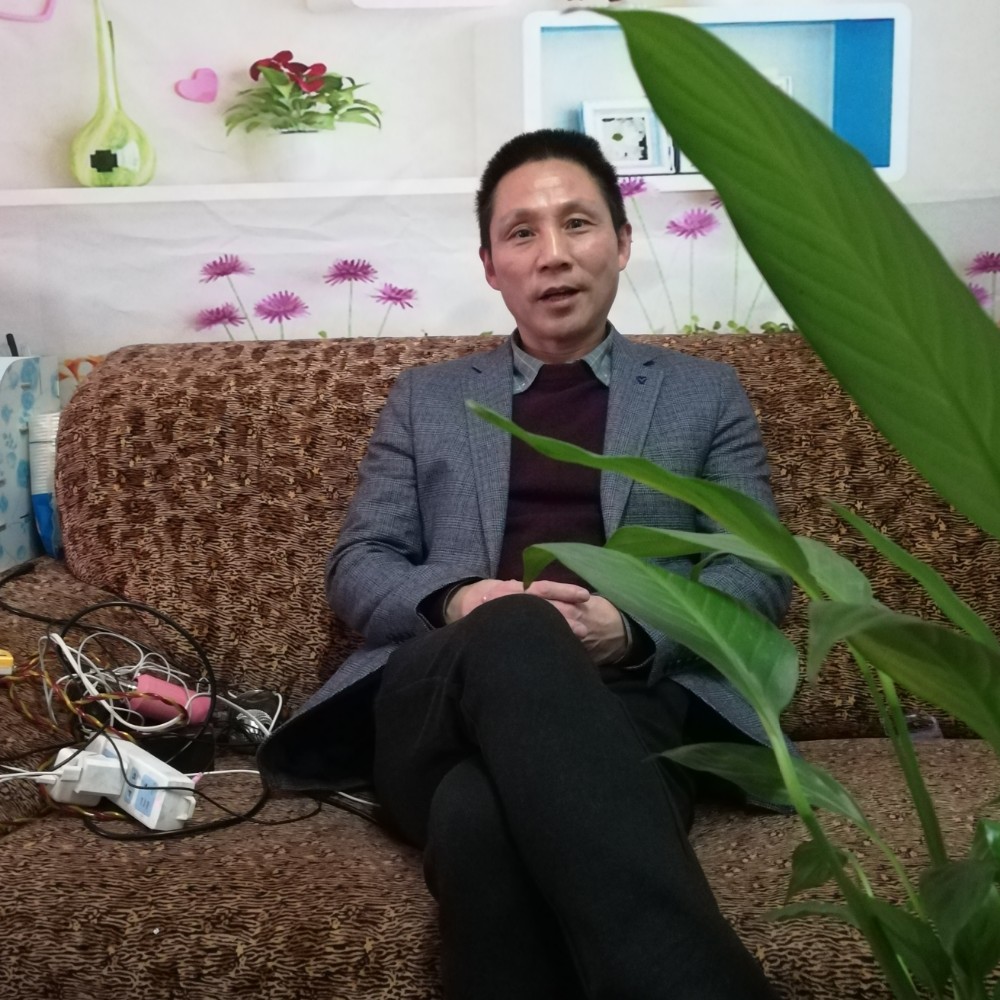 向天怒吼的照片