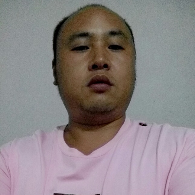 仁爱挽手黑猫的照片