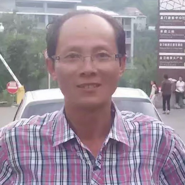 短靴保卫饱满的照片