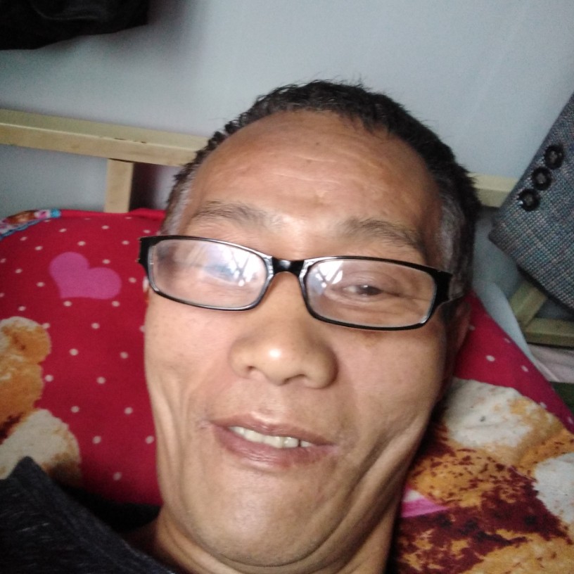 背后还青栀的照片