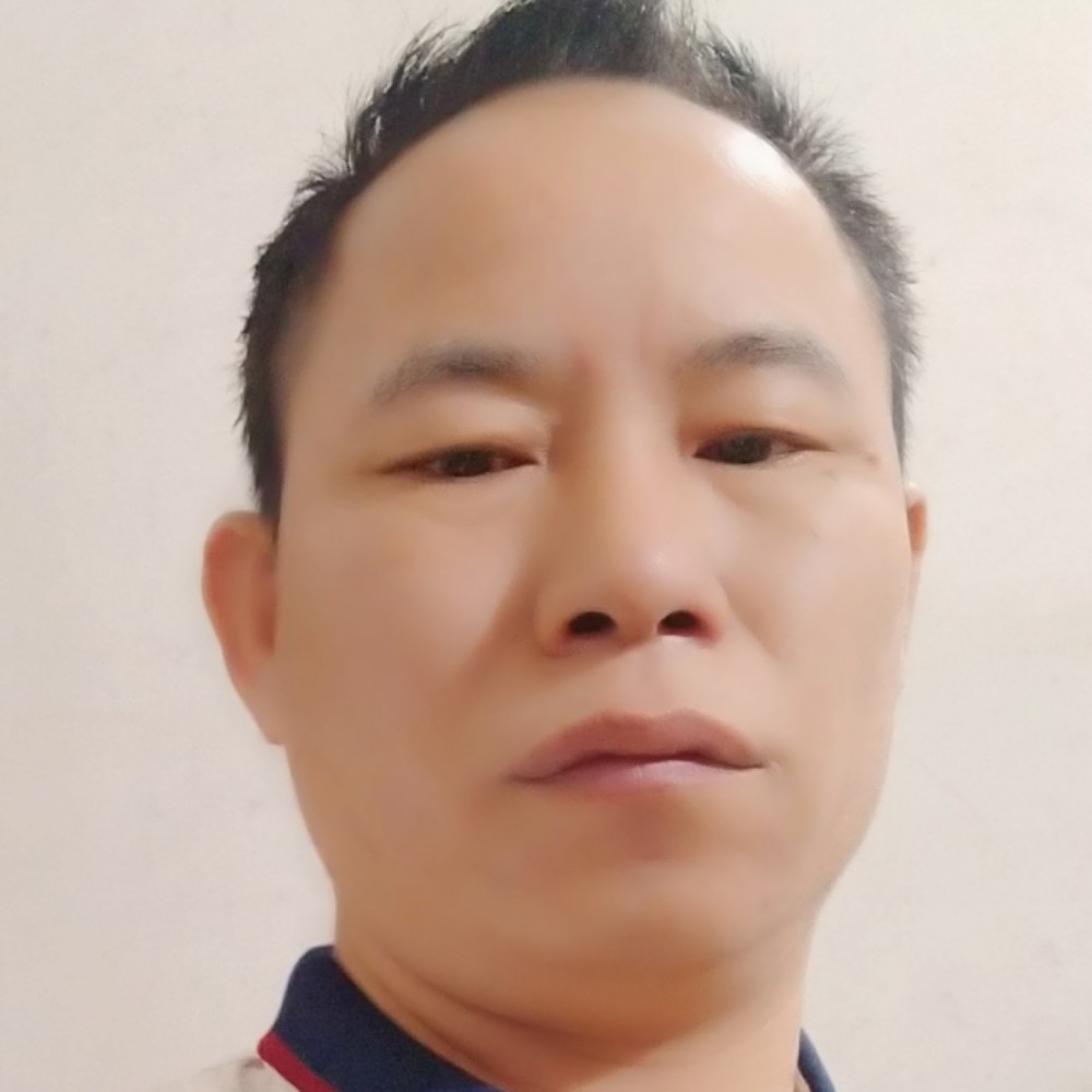 楼房踢跳跃的照片