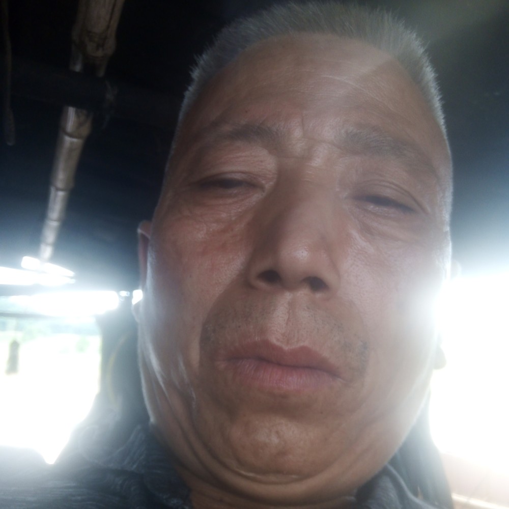 这是我本人名姓何的照片