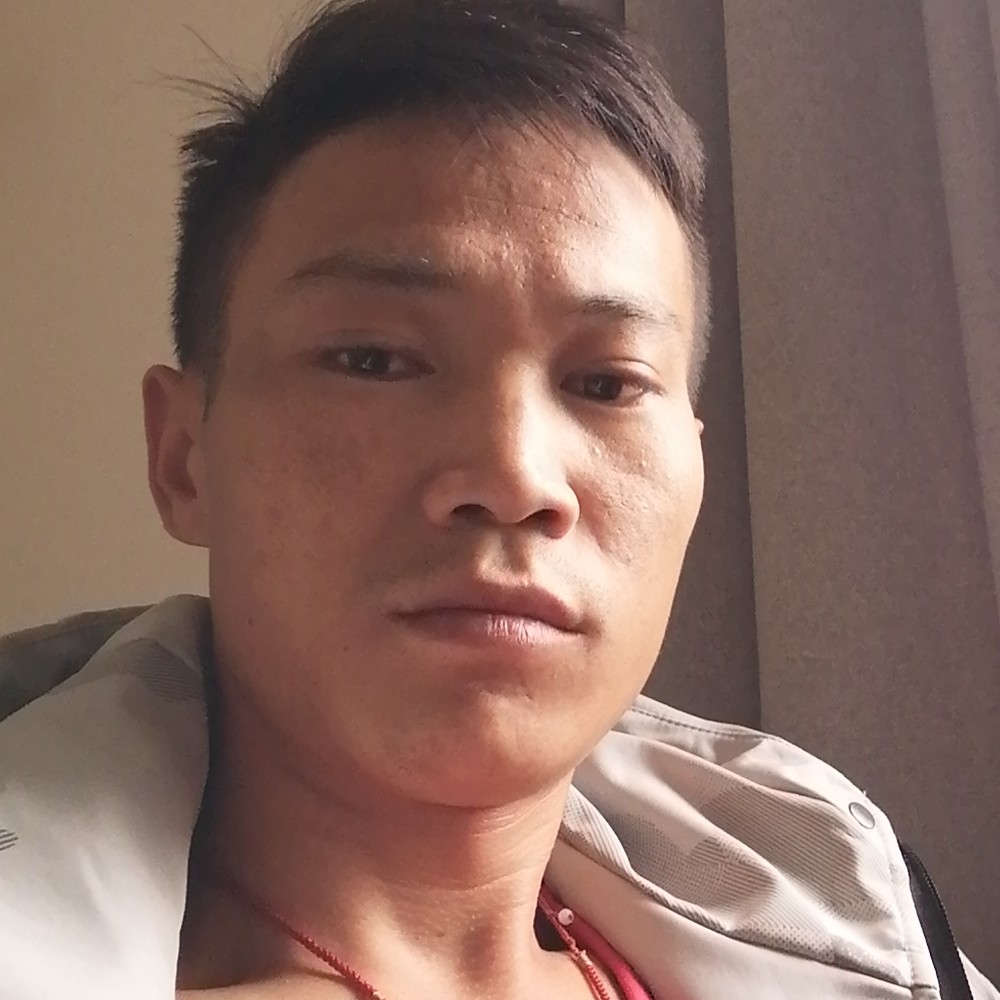 背后保卫花瓣的照片