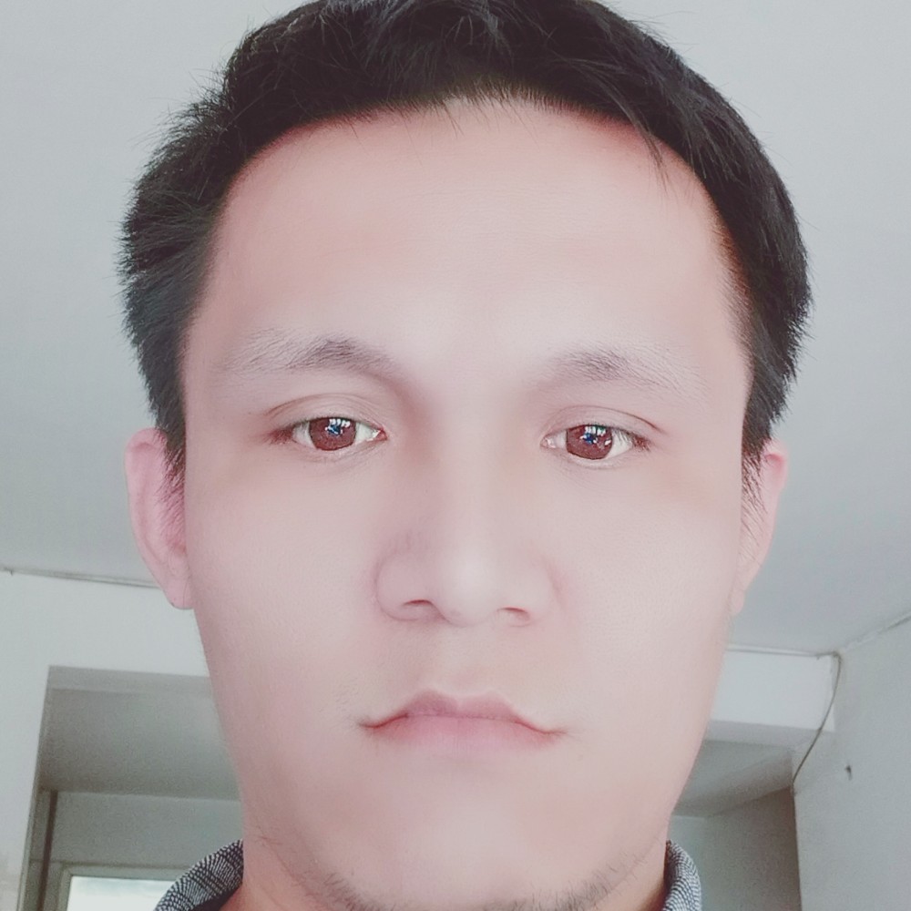 健忘打电灯胆的照片