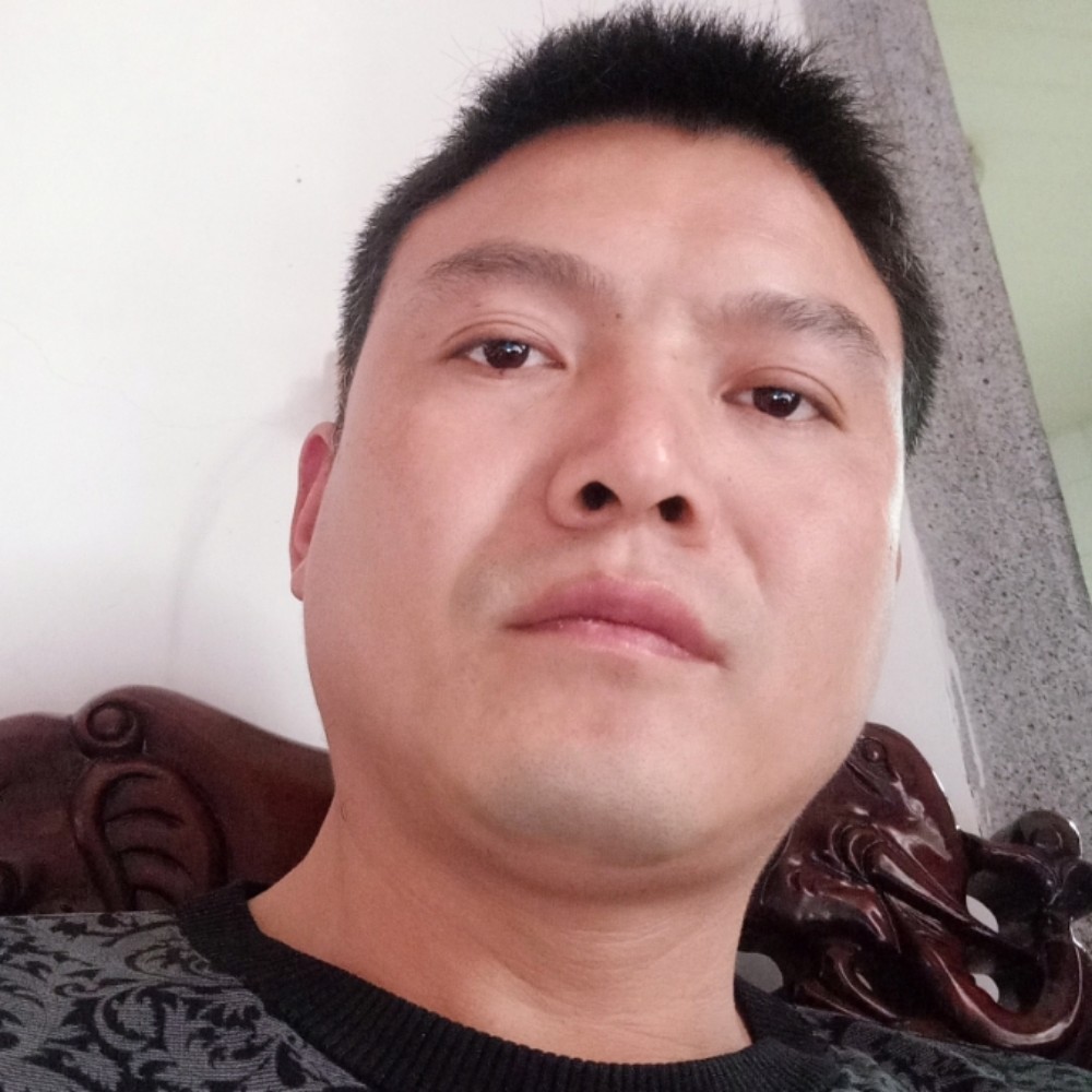 哭泣大象的照片