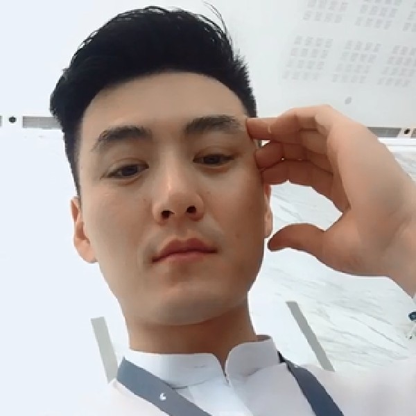 漠然笑青衫的照片