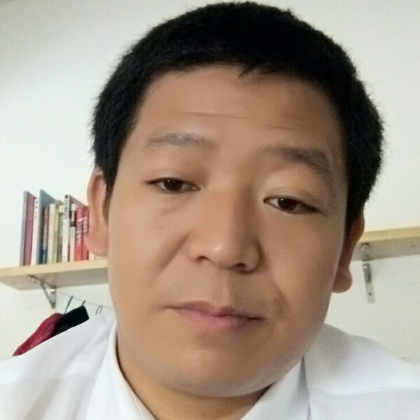 晨阳拿无聊的照片