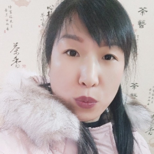 一只鱼再游的照片