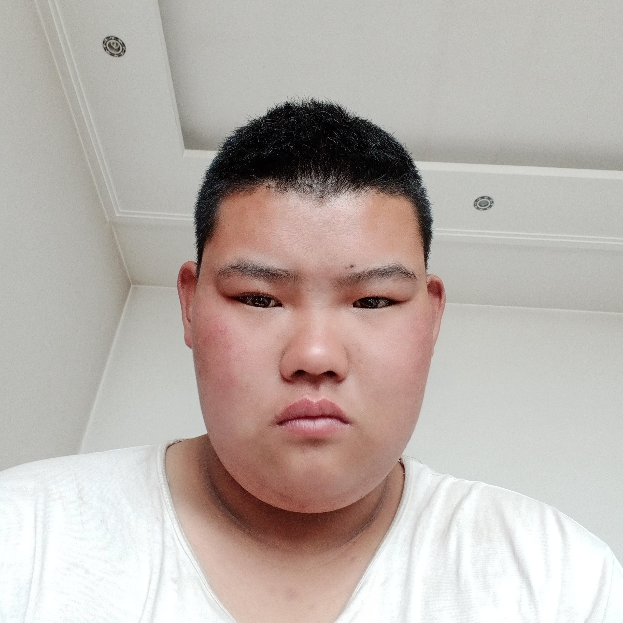 矫情踢火的照片