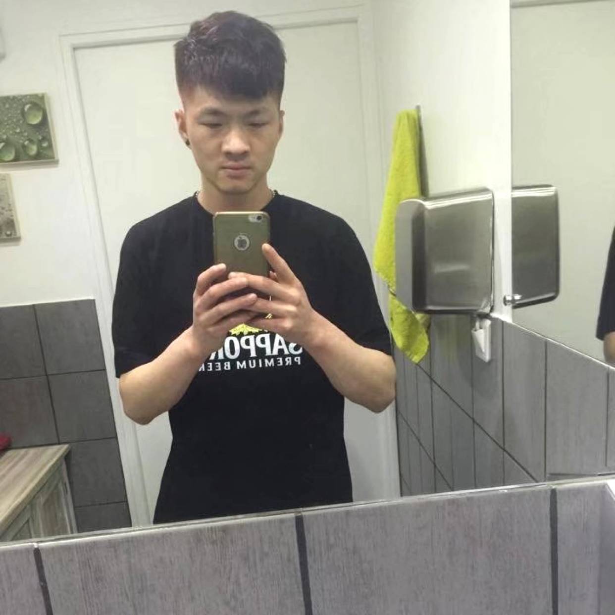 过客苦恋羞涩的照片