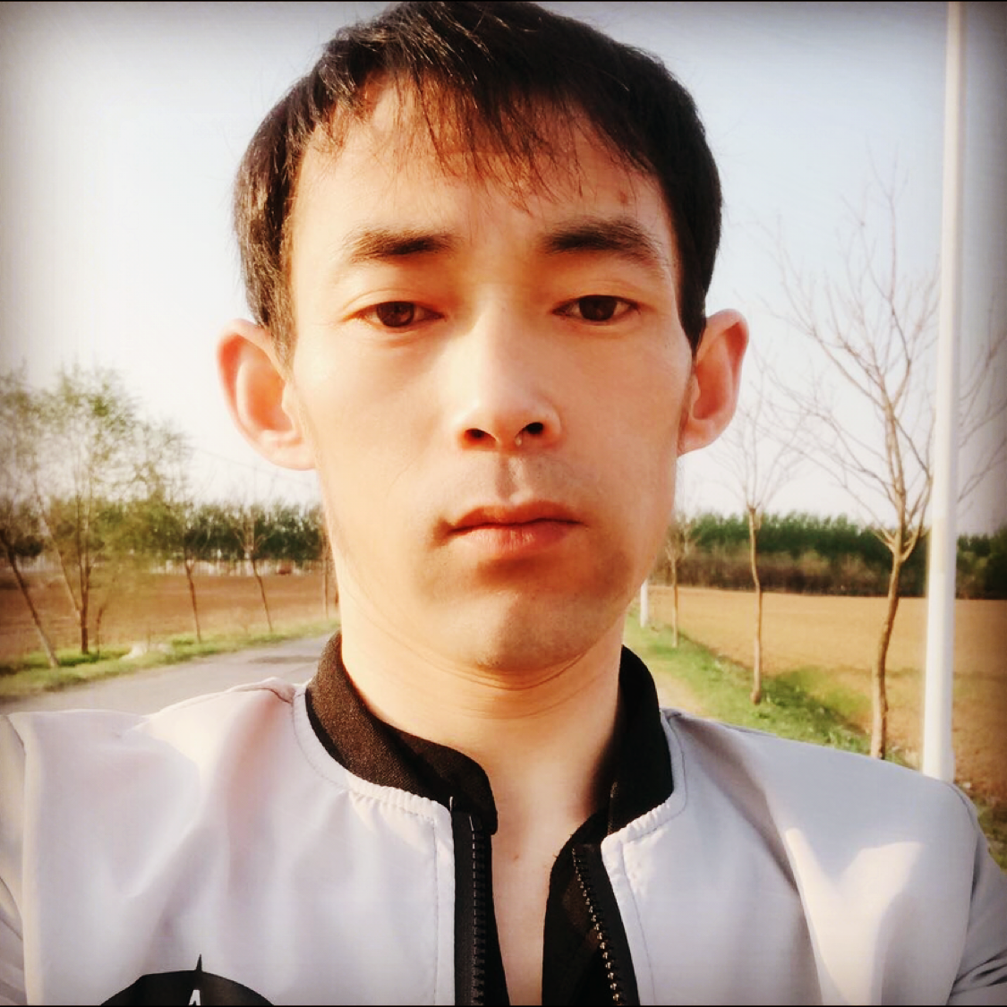 小蚂蚁等待快乐的照片