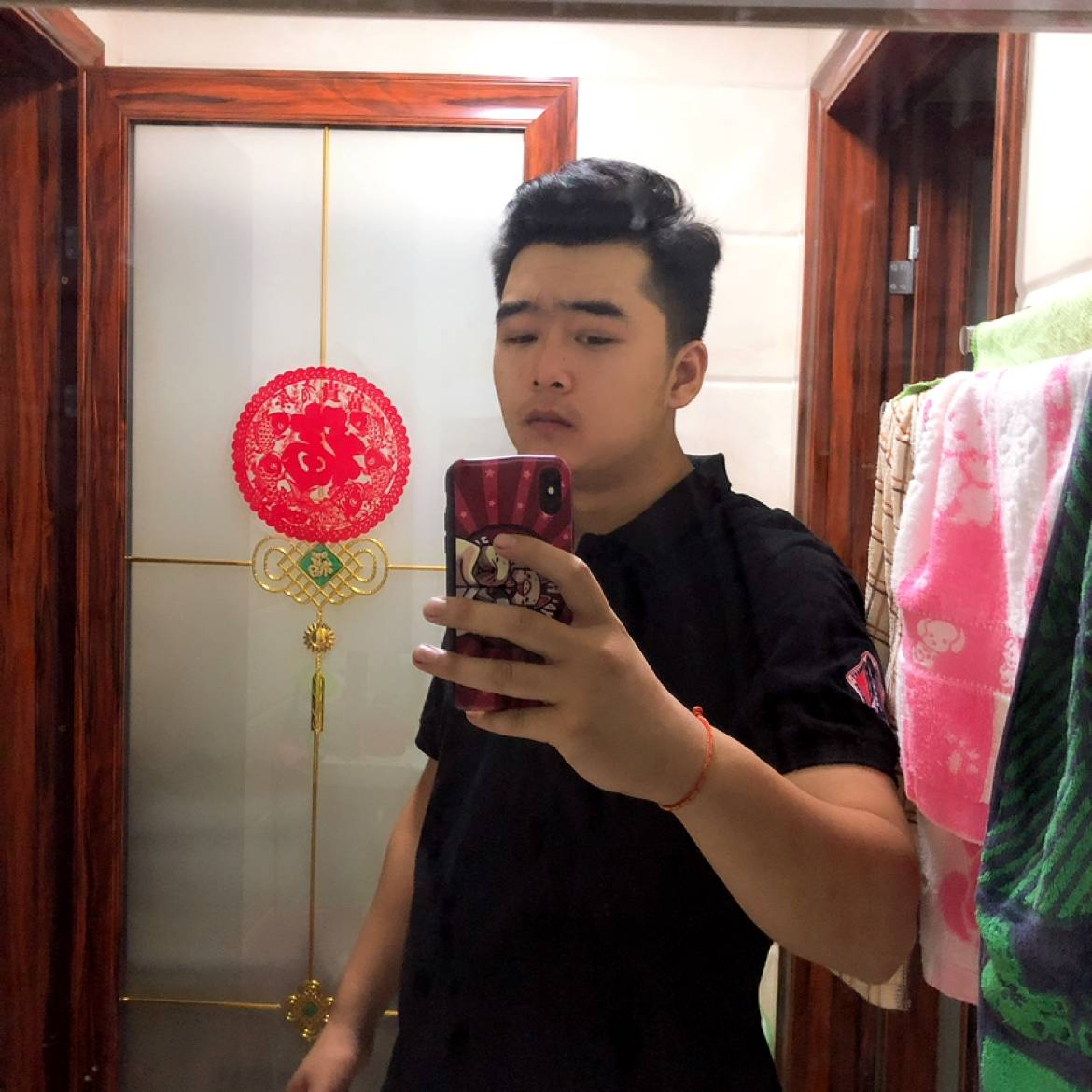 柔弱蹙眉呓语的照片
