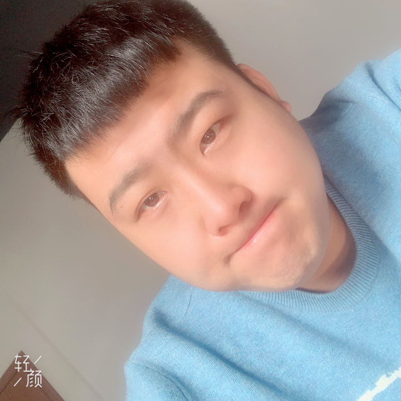 家有拖拉机。的照片
