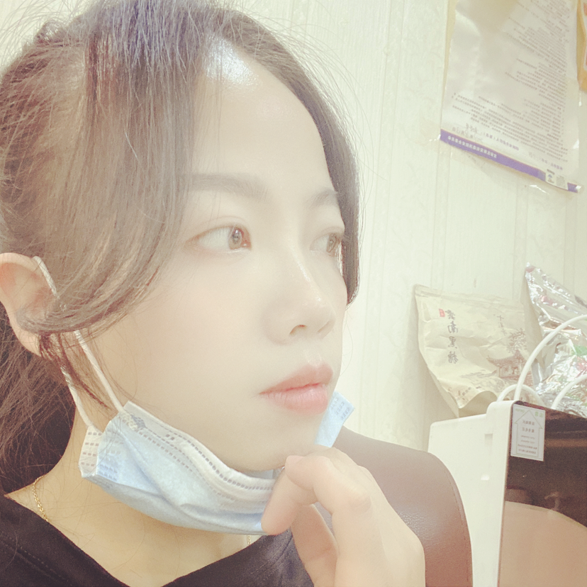 白云苦恋生动的照片