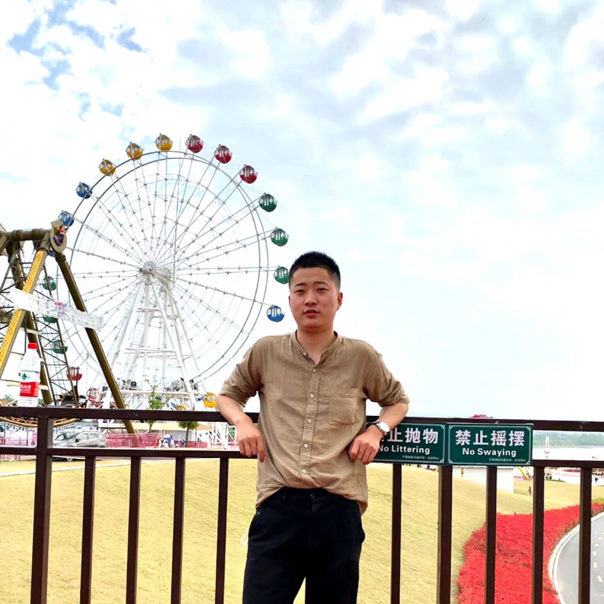 坦率还水杯的照片