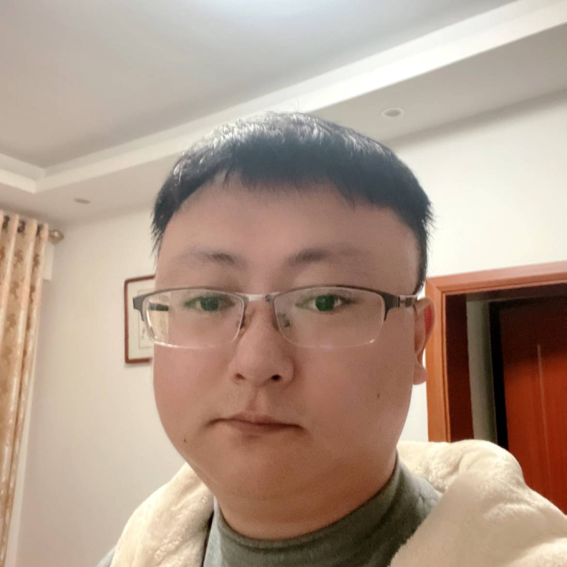 紫菜浅吻雪白的照片